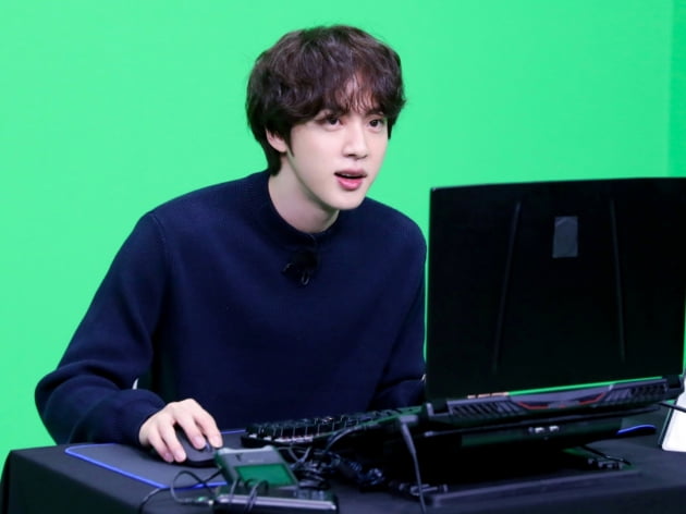 방탄소년단 진, '달려라 방탄‘ 타고난 예능감..석진채널 'JIN TV-Game Jin' 진행