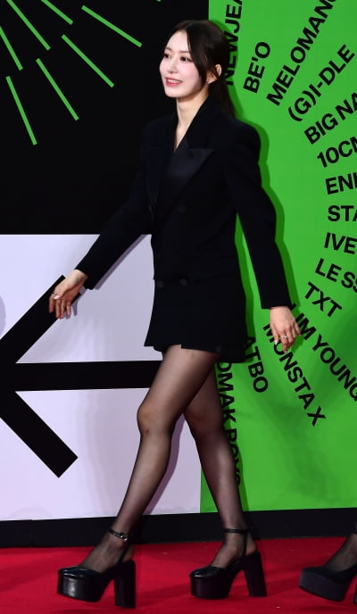 [TEN 포토] 르세라핌 사쿠라 '즐거워요~'