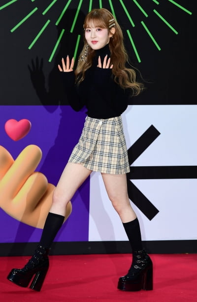 [TEN 포토] 스테이씨 시은 '인사하는 인형'