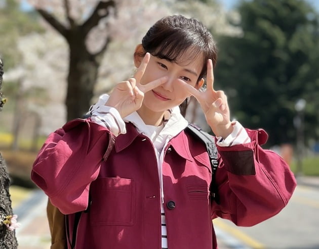 신현빈, '재벌집 막내아들' 송중기가 반한 꽃미모…봄날의 첫사랑