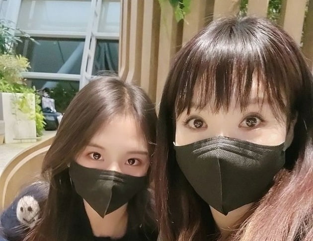 이동국 딸 재시, 미스코리아 母와 함께 카타르로…미모는 모전여전
