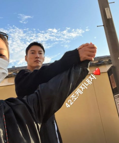 허니제이♥정담, 두 손 꼭잡은 러브 엄마아빠…日신혼여행 달달하네