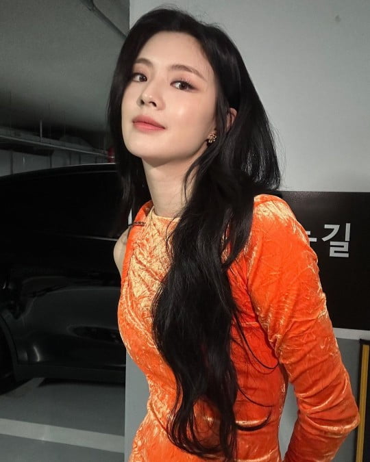 '이광수♥' 이선빈, 결혼식 피로연 드레스인줄…남친 또 반할 비주얼