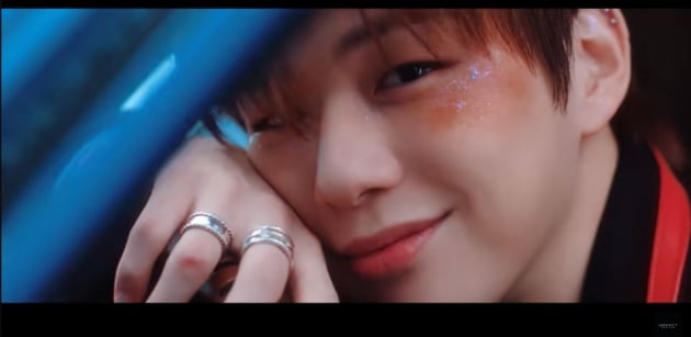 강다니엘, '올해만 말실수 3번'에도 여전한 인기…'너바나' MV 1000만뷰