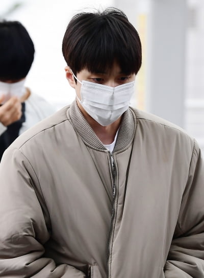 [TEN 포토] SF9 찬희 '바람이 너무 차가워'