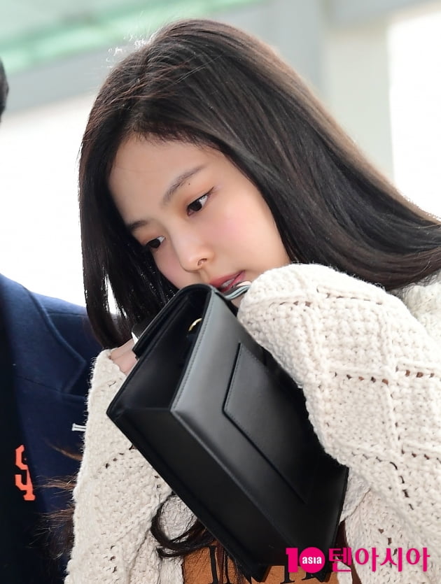 [TEN 포토] 블랙핑크 제니 '마스크 쓰기 3초전'