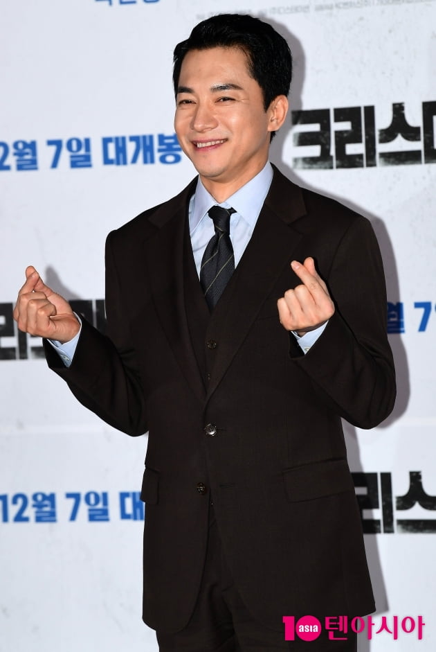 [TEN 포토] 김영민 '호탕한 하트'