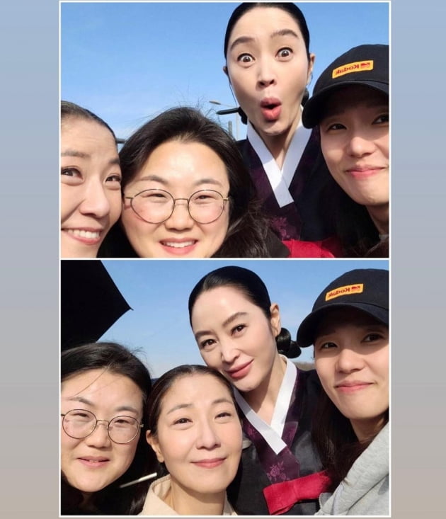 김혜수, 평상 위에 대자로 누워 우산으로 햇빛 피하는 중…보온은 '파란 양말'로