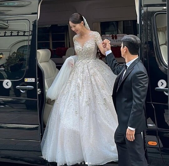 '2살 연상 사업가♥' 아유미 "결혼, 축하해주신 분들 감사해"