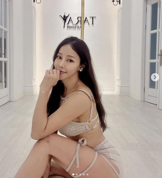 미나, 속옷만 입은 줄 '깜짝'…51세 언니의 섹시美