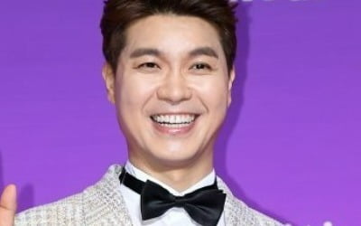 [TEN피플] 박수홍, 가족 없으면 어때…♥23살 연하와 결혼식에 유재석→김국진 '총출동'