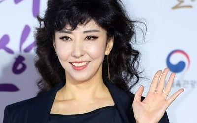 [종합] 이승기 전에 김완선도 당했다…"한 달에 10억 벌었는데, 13년간 정산 '0원'" ('행복한집')