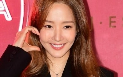 [TEN피플] 박민영, 후크 사태 속 입 열었다…"쉽지 않았던, 실망시키지 않겠다"