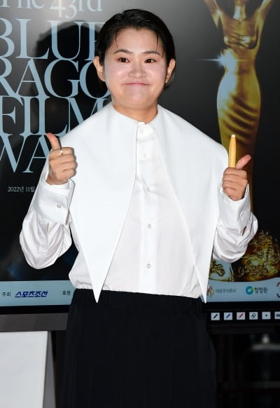 김신영, 생애 최초 여우조연상 "마침내, 감사합니다" 트로피 인증·설현 축하