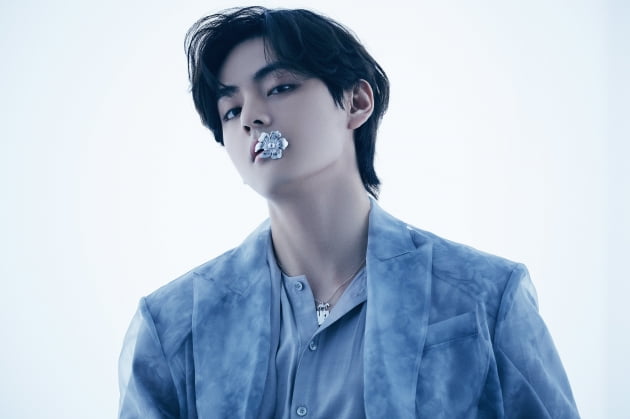 방탄소년단 뷔, 스포티파이 페이지 수록곡 6억 스트리밍 돌파...'믿고 듣는 OST 킹
