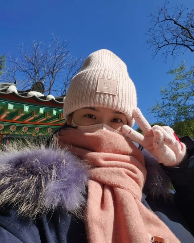 박은빈, 핑크로 도배했네…추위에 꽁꽁 가리고 눈만 빼꼼