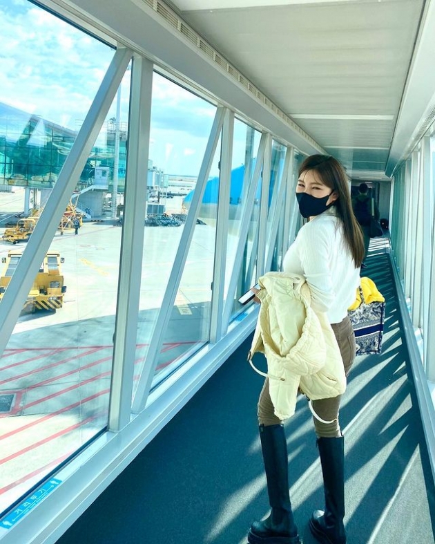 송가인, 470만원 명품 D사 가방 들고 미국으로…"즐겁게 즐겁게"