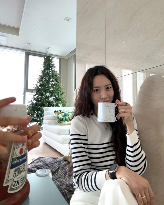 '재미교포♥' 수현, 3살 딸 육아맘의 티타임 '우아+세련'
