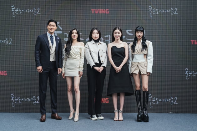 6일 티빙 오리지널 시리즈 '술꾼도시여자들2'의 온라인 제작발표회가 열렸다. 최시원, 이선빈, 박수원 감독, 한선화, 정은지 참석했다. / 사진제공=티빙