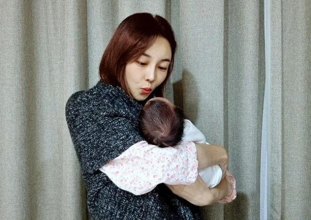 '1살 연하♥' 서영, 출산 후 일주일만에 -10kg "영혼 갈아 넣는 남편 덕"