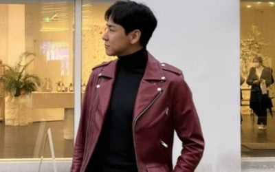 '이다은♥' 윤남기, 빨간 가죽재킷으로 멋부린 애아빠…아스팔트 위에서 모델 포즈