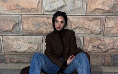 나나, 사진 뚫고 나온 '치명·퇴폐美'…눈빛으로 압도한 '걸크러쉬' 매력