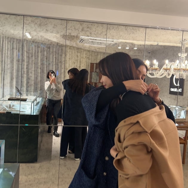 '주상욱♥' 차예련, 고소영이 직접 목걸이 걸어주네…특급 서비스 받는 여배우