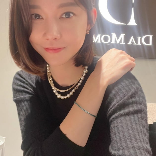'주상욱♥' 차예련, 고소영이 직접 목걸이 걸어주네…특급 서비스 받는 여배우