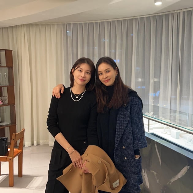 '주상욱♥' 차예련, 고소영이 직접 목걸이 걸어주네…특급 서비스 받는 여배우