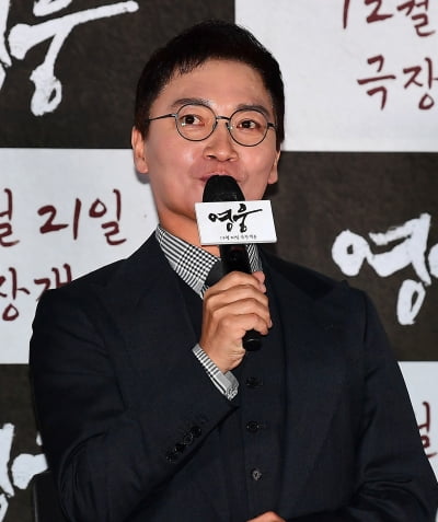 [TEN 포토] 조재윤 '기대하세요'