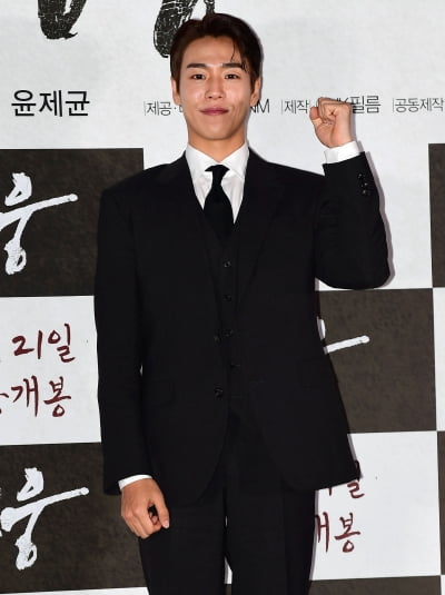 [TEN 포토] 이현우 '멋진 미소'
