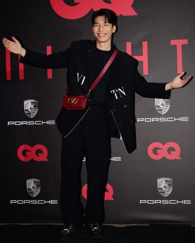 [TEN 포토] 위하준 '장난끼 넘치는 포즈'