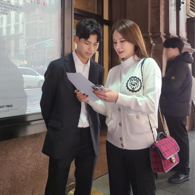 '안정환♥' 이혜원, 美 카네기홀 최연소 연주자 아들 리환과 미모+키까지 똑 닮았네