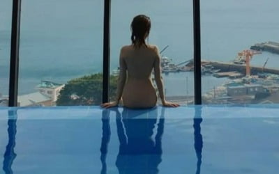 '한정민♥' 조예영 "입었다구요!" 반복 해명…'군살 제로핏' 누드톤 착시 수영복