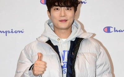 [TEN 포토] 윤두준 '엄지척 부르는 잘생김'