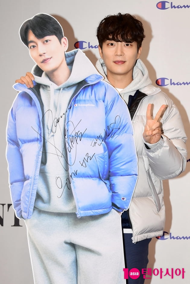 [TEN 포토] 윤두준 '갈수록 어려지는 얼굴'