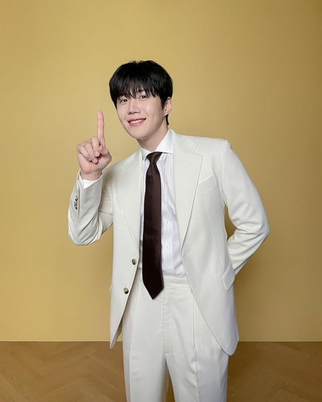 김선호, 팬들과 만나기 D-1 설레는 마음…보조개 푹 파인 웃음