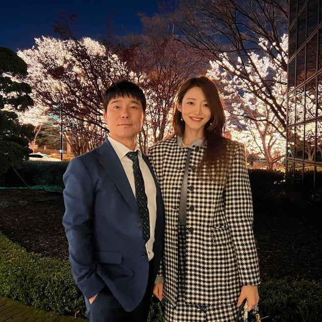 서하얀, ♥임창정에 휴대 전화 맡기더니…예술적으로 사진 찍힌 오둥이맘