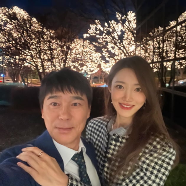 서하얀, ♥임창정에 휴대 전화 맡기더니…예술적으로 사진 찍힌 오둥이맘