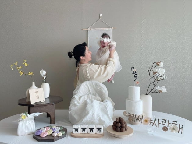 '10살 연하♥' 김영희, 딸 100일인데 실수로 '93일상'…소파 정리 또 해야하는 윤승열