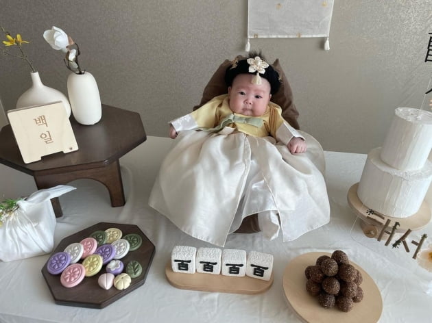 '10살 연하♥' 김영희, 딸 100일인데 실수로 '93일상'…소파 정리 또 해야하는 윤승열