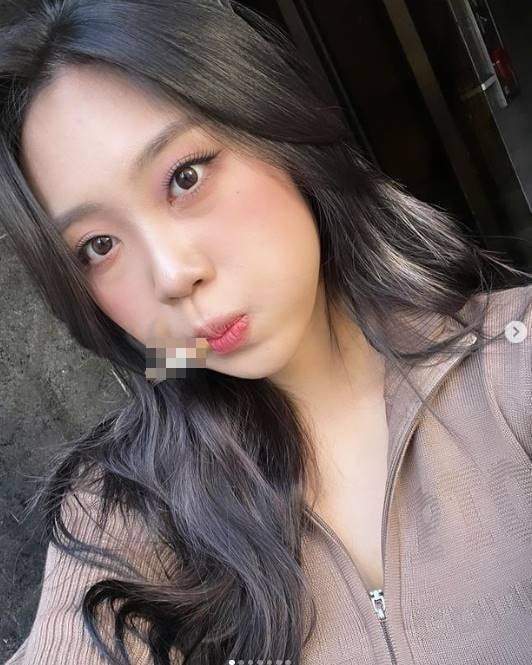 이영지, 성인 됐으니 '담배 셀카'…"폼나게 살자"