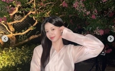 고윤정, 빈틈없이 채워진 아름다움…'백옥 비주얼' 과시