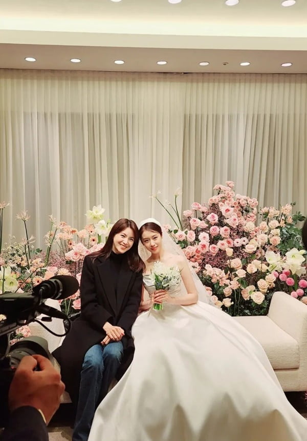 정가은, 지연♥황재균 결혼식서 아이유와 찰칵 "방탄소년단 진과는 끝내…"