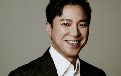정성화 "韓 최초 '영웅'에 자부심, '레미제라블'과 같은 장르" [인터뷰 종합]