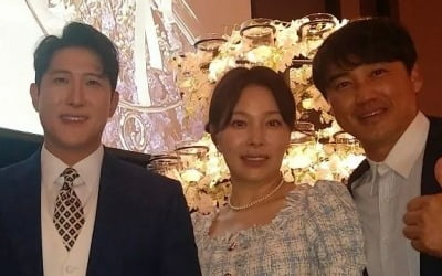 홍성흔 아내 김정임, ♥지연 옆 새신랑 황재균에 팔짱…"반성 중"
