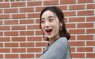 '신민철♥' 우혜림, 육아 해방? 700만원대 명품 C사 가방+원피스로 꾸민 아들맘