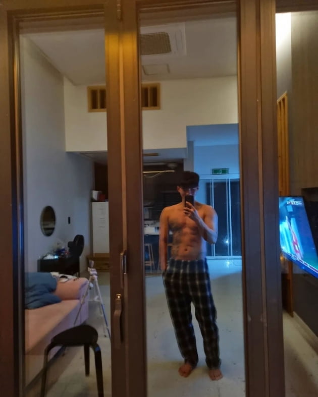 한정민 근육질 몸매에 ♥4살 누나 조예영 '흐뭇'…"넓은 내 베개"