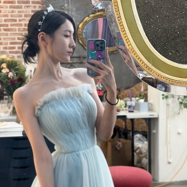 박지현, 쇄골 라인 돋보이네…'재벌집' 며느리의 고져스한 드레스 자태