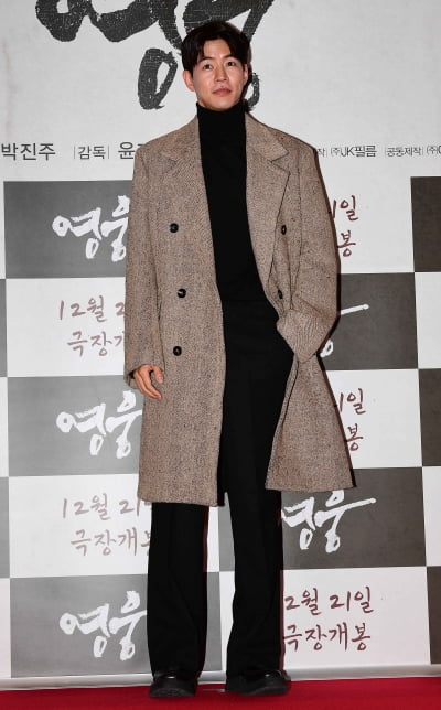 [TEN 포토] 이상윤 '멋진 롱코트'